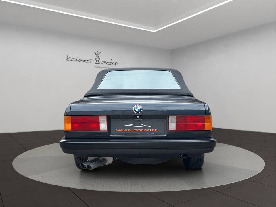 Image 22/27 de BMW 320i (1989)