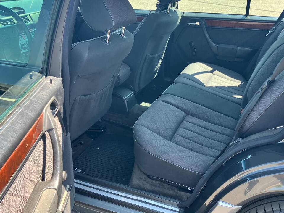 Bild 13/41 von Mercedes-Benz E 220 T (1995)