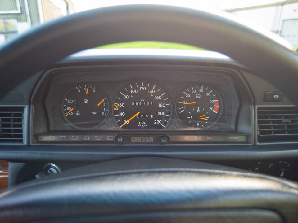 Bild 19/29 von Mercedes-Benz 190 E 2.0 (1992)