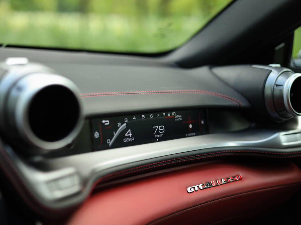 Immagine 25/61 di Ferrari GTC4Lusso (2017)