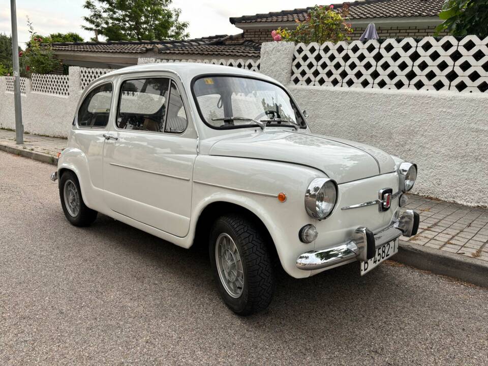 Bild 4/8 von SEAT 600 L (1973)