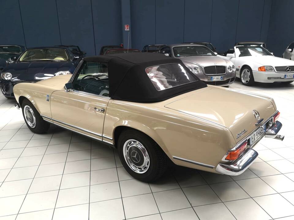 Image 4/81 of Mercedes-Benz 250 SL (1968)