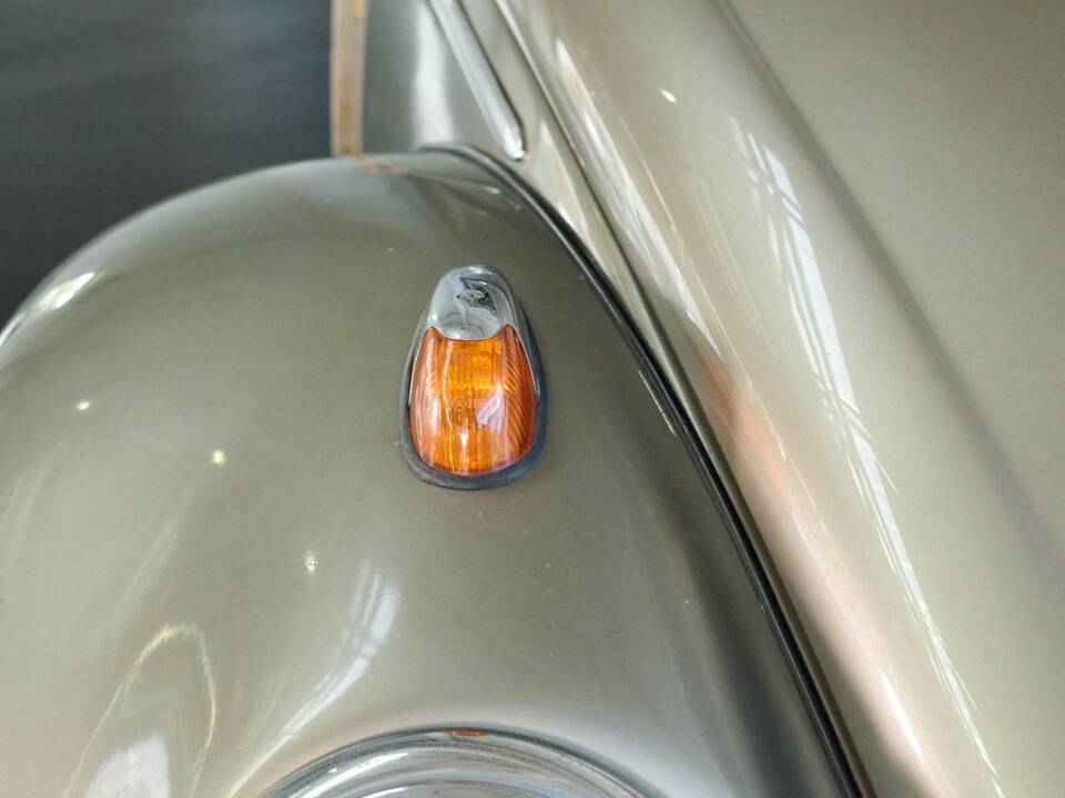 Bild 27/50 von Volkswagen Käfer 1200 Cabriolet (1957)