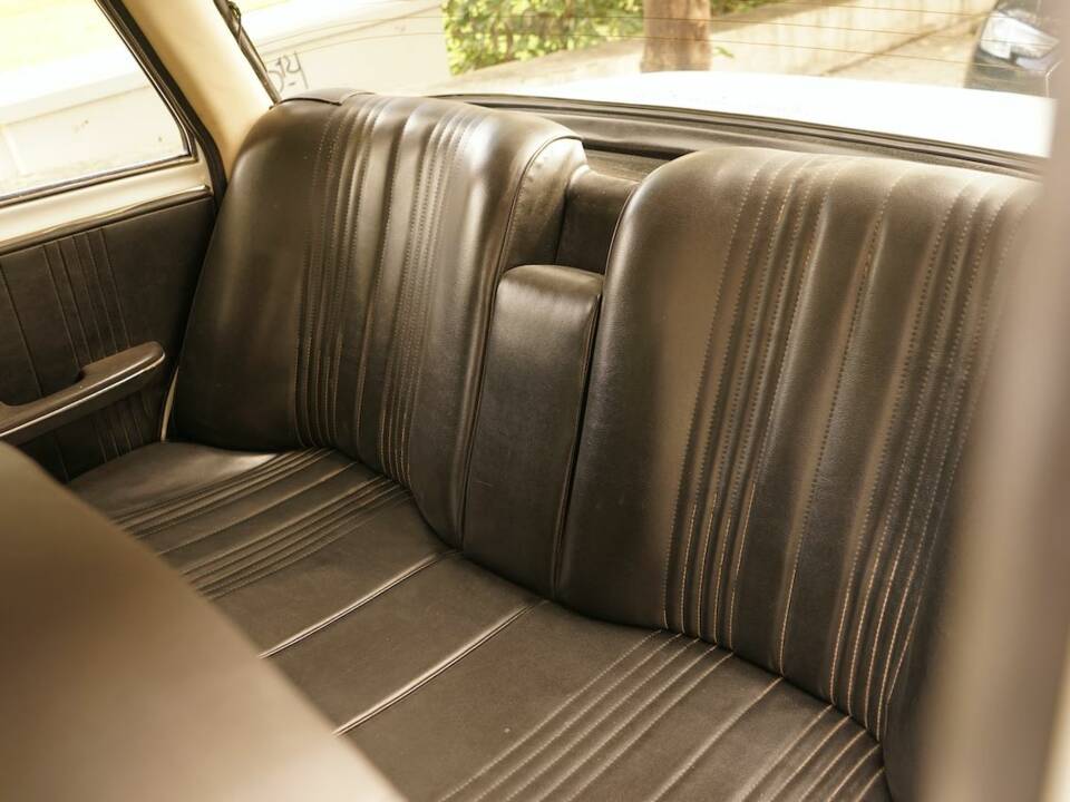 Image 93/100 of Alfa Romeo Giulia Nuova Super 1300 (1977)