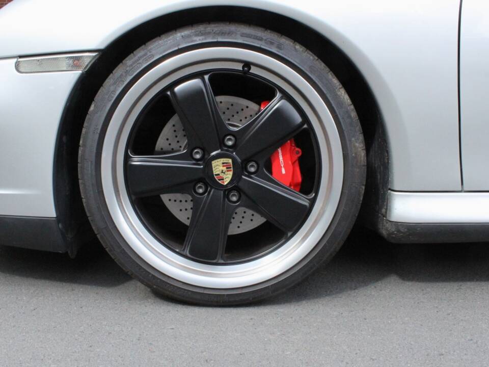 Bild 15/17 von Porsche 911 Carrera 4 (2004)