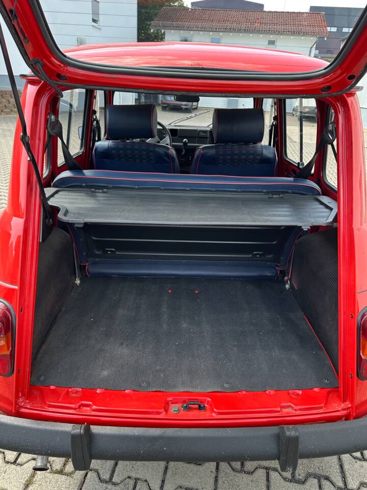 Image 8/10 of Renault R 4 GTL (1987)