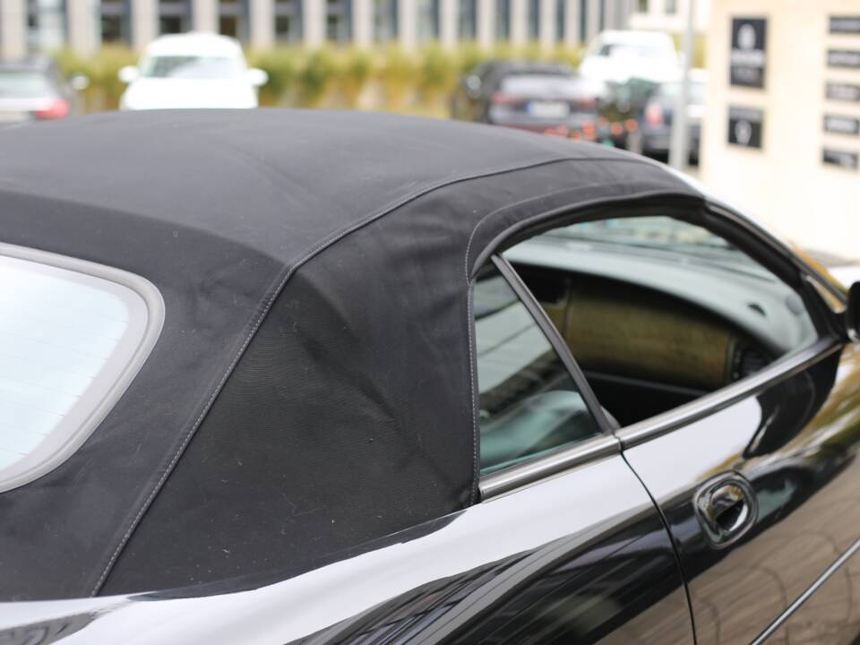 Immagine 38/45 di Jaguar XKR (2001)