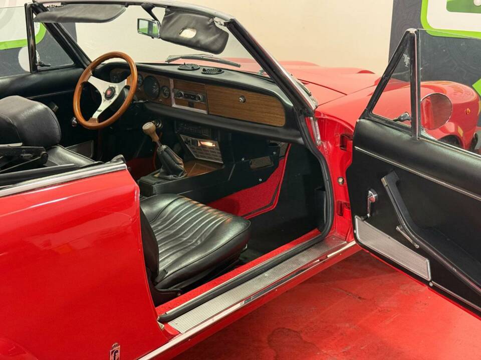 Image 33/50 de FIAT 124 Spider CS1 (1978)