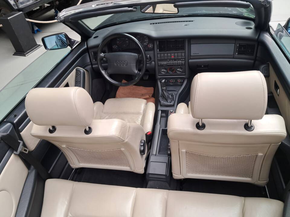 Immagine 7/24 di Audi Cabriolet 2.6 (1997)
