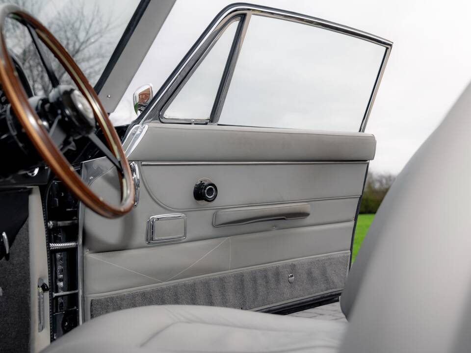 Image 71/79 of Aston Martin DB 6 (1968)