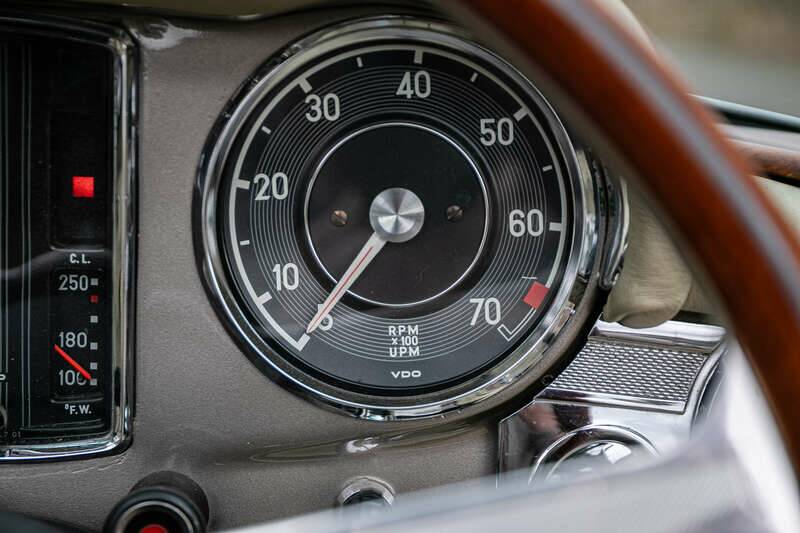 Image 23/37 of Mercedes-Benz 280 SL (1970)