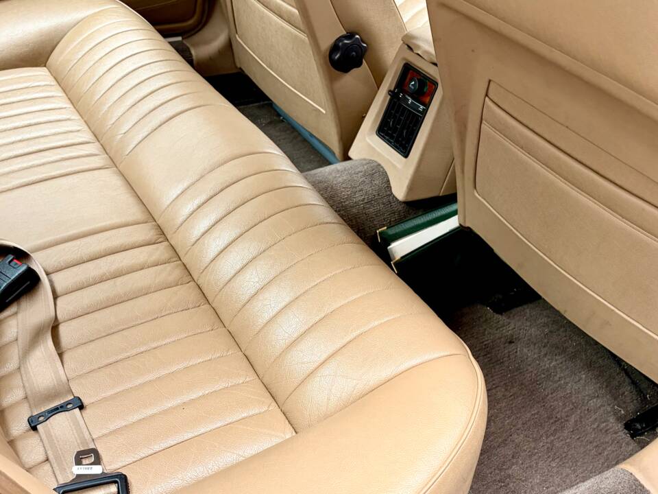 Afbeelding 14/17 van Jaguar XJ 6 4.0 (1990)