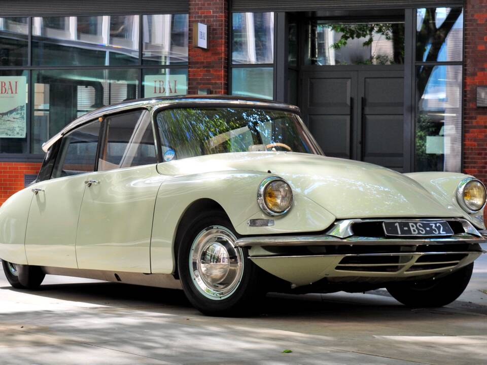 Afbeelding 2/77 van Citroën DS 19 (1958)