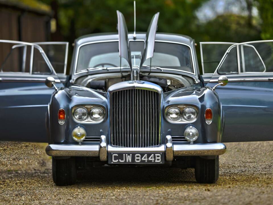 Image 16/50 of Bentley S 3 (1964)