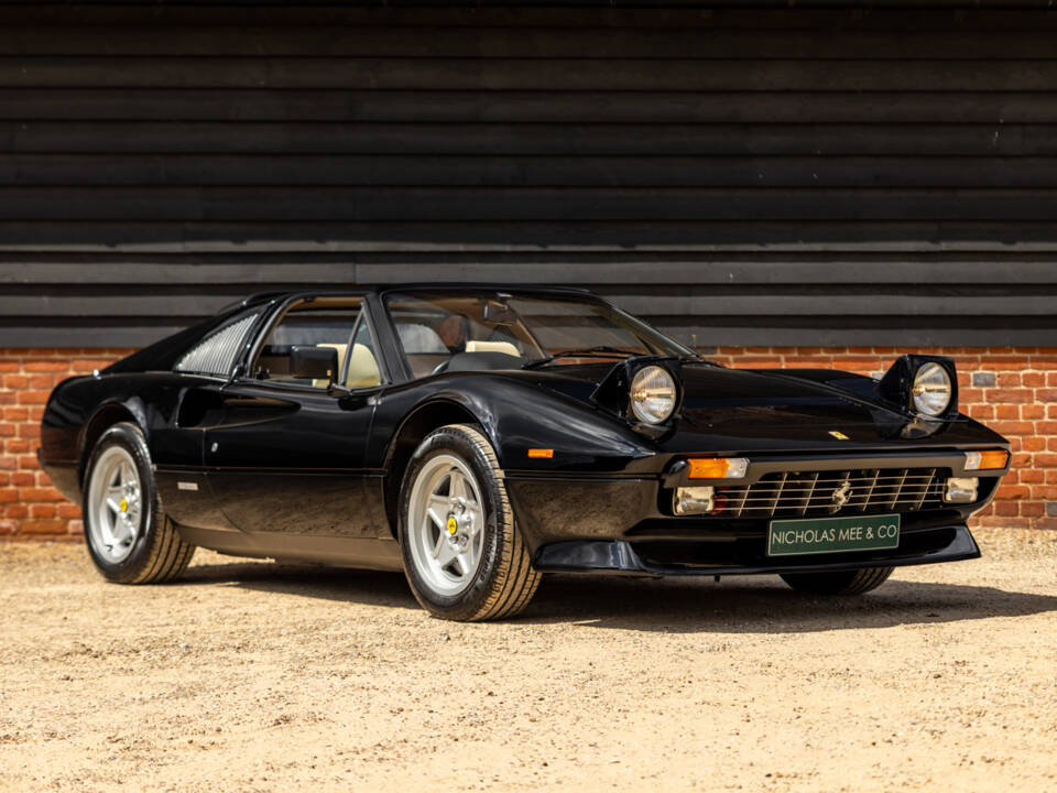 Image 2/80 of Ferrari 308 GTSi Quattrovalvole (1985)