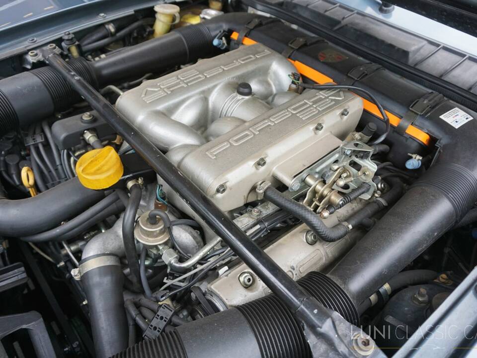 Immagine 43/46 di Porsche 928 S4 (1988)