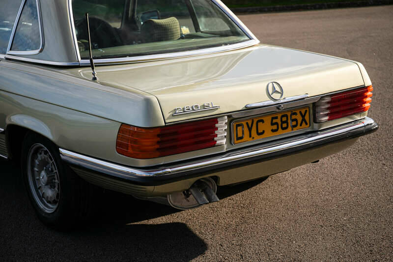 Afbeelding 10/43 van Mercedes-Benz 280 SL (1982)