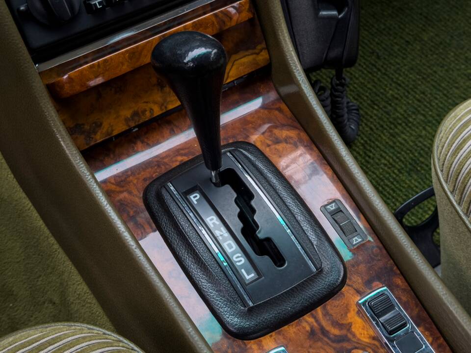 Image 17/26 of Mercedes-Benz 450 SEL 6,9 (1979)