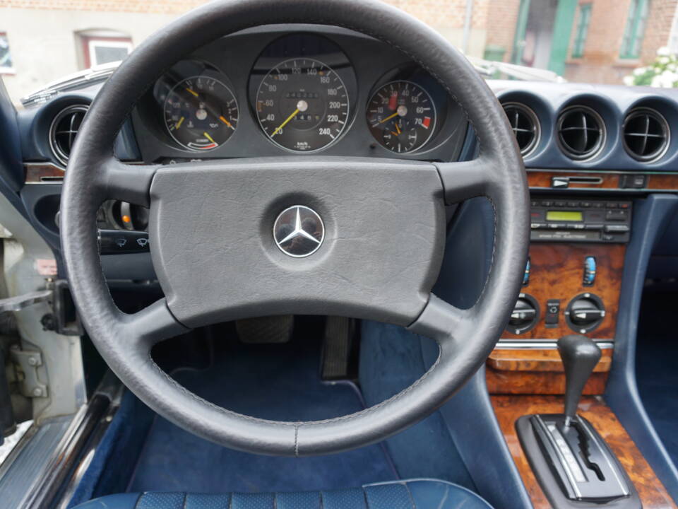 Image 16/23 of Mercedes-Benz 280 SL (1983)