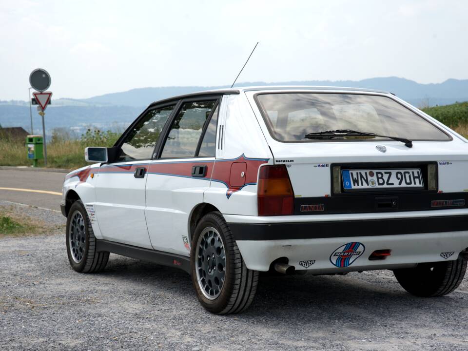 Image 17/47 of Lancia Delta HF Integrale (1988)