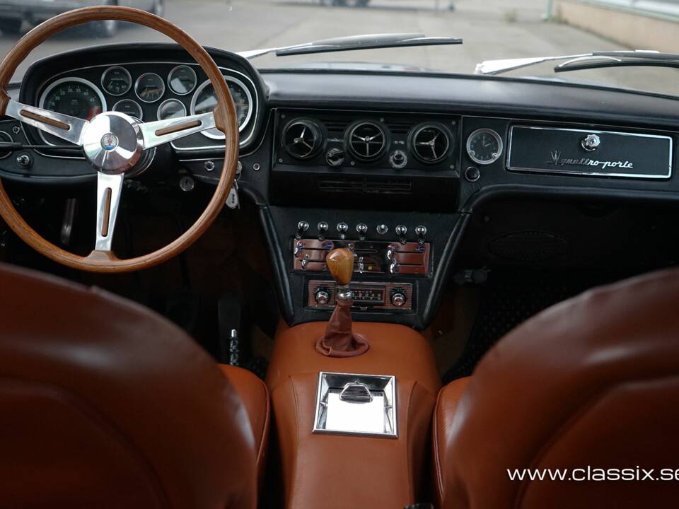 Image 16/21 of Maserati Quattroporte 4200 (1965)