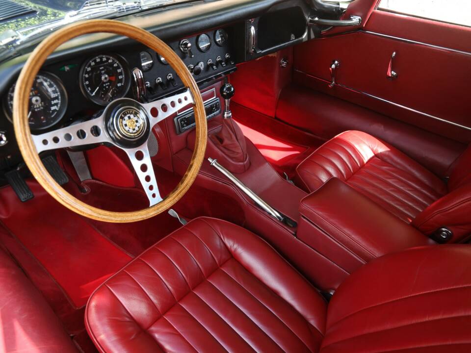 Imagen 3/50 de Jaguar E-Type 4.2 (1964)