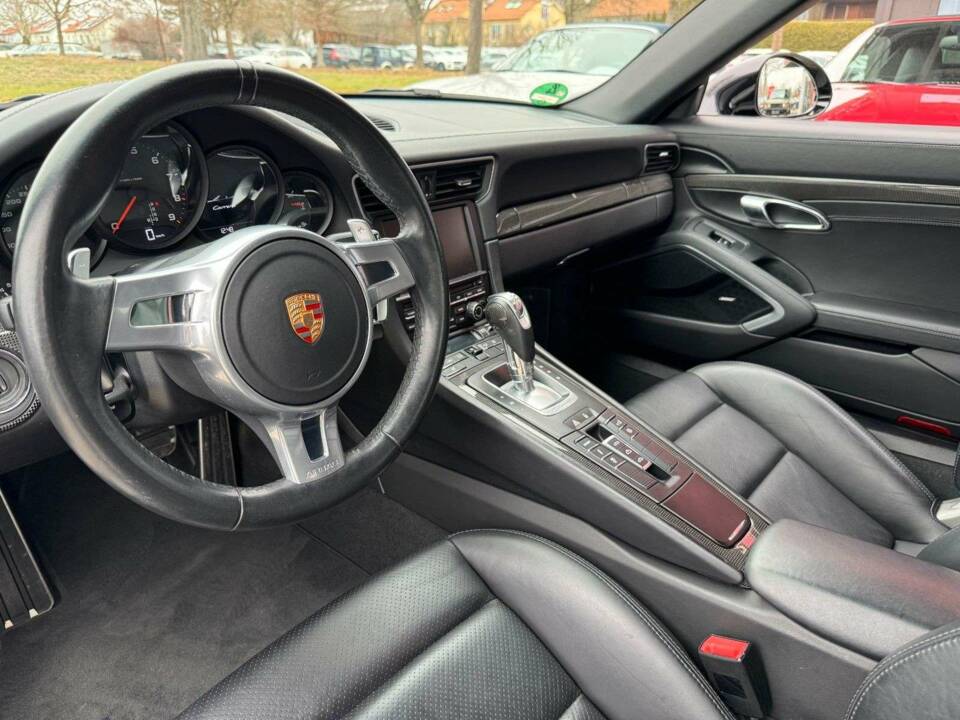 Image 15/19 of Porsche 911 Carrera (2015)