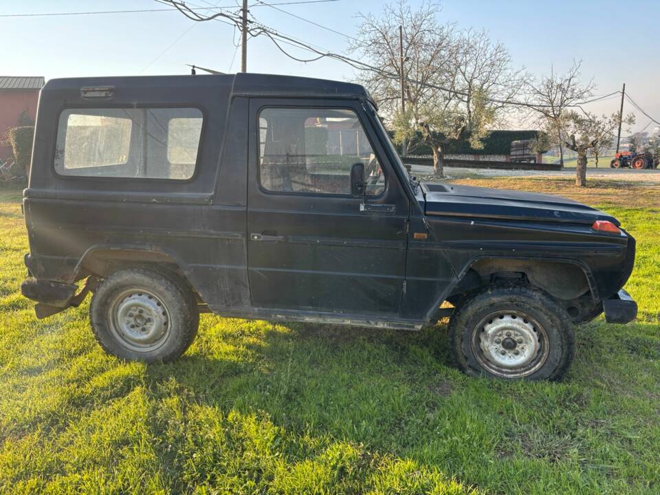 Image 2/53 of Mercedes-Benz 240 GD (SWB) (1982)