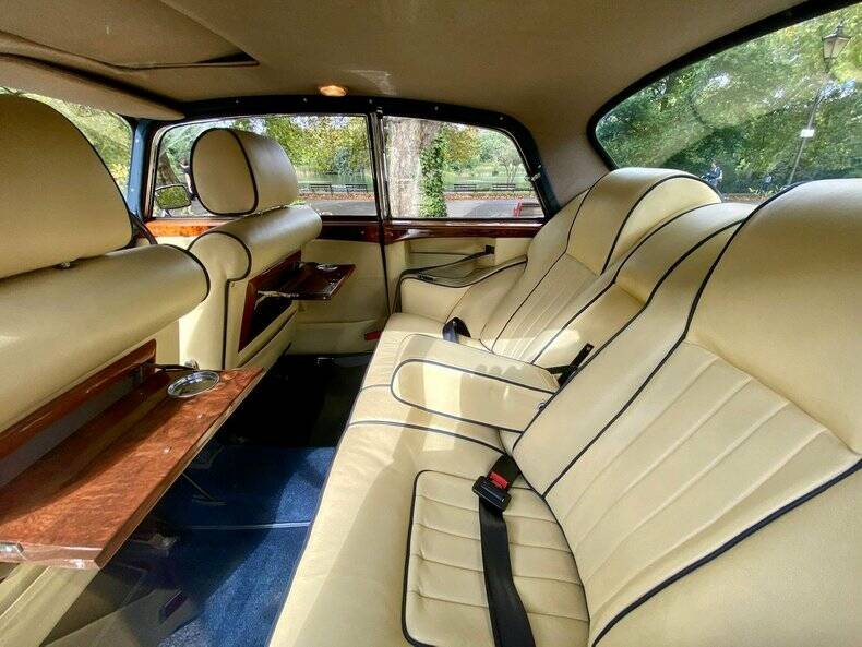 Image 31/42 of Bristol 411 Mk. V (1975)