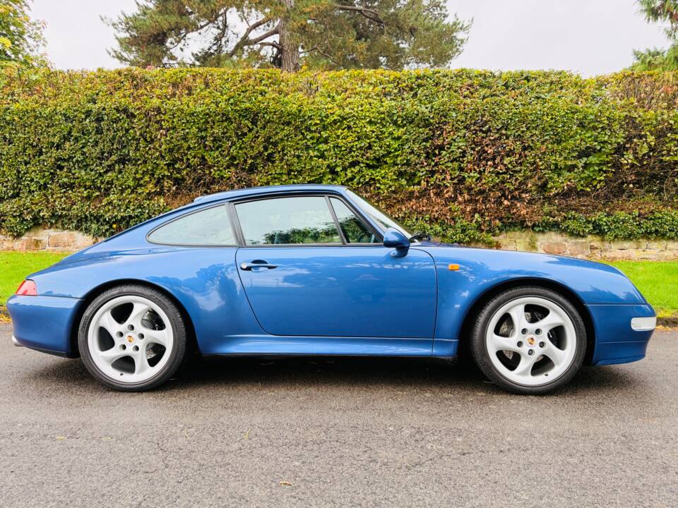 Image 3/27 of Porsche 911 Carrera S (1997)