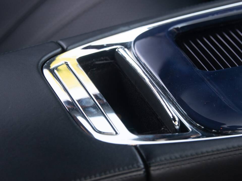 Image 21/50 of Jaguar XJ 5.0 (2011)