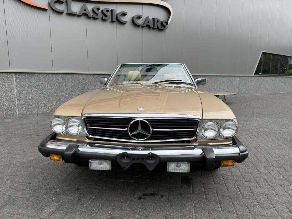 Obraz 6/50 pojazdu Mercedes-Benz 380 SL (1983)