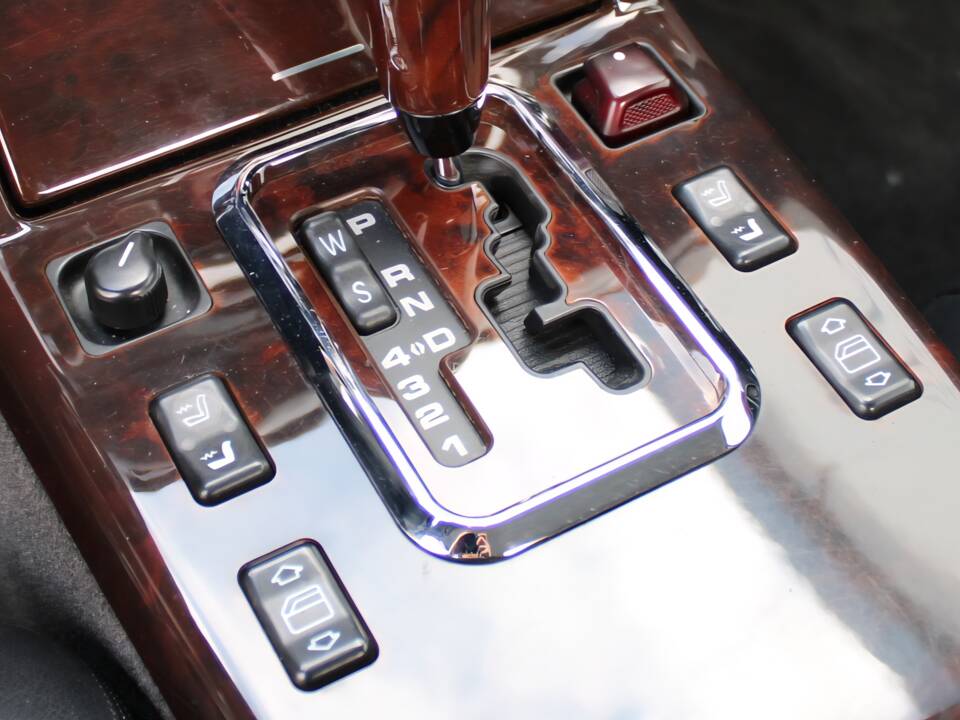 Image 42/50 of Mercedes-Benz SL 320 (2001)