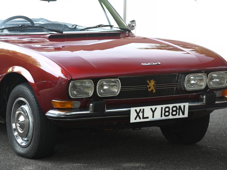 Image 12/18 of Peugeot 504 Convertible (1974)