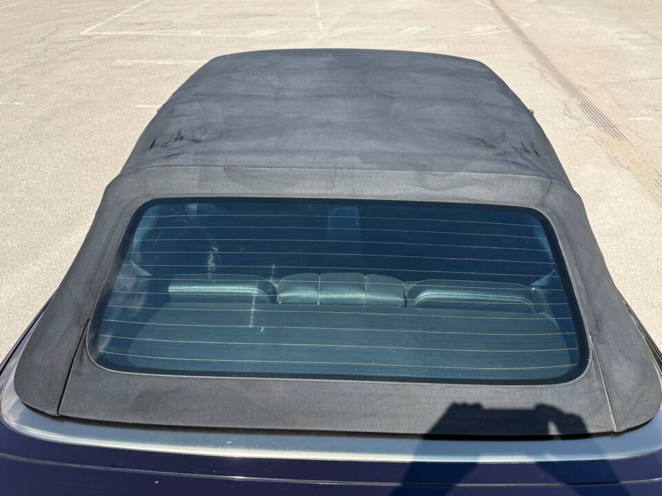 Image 12/30 of Mercedes-Benz E 200 "Final Edition" (1997)
