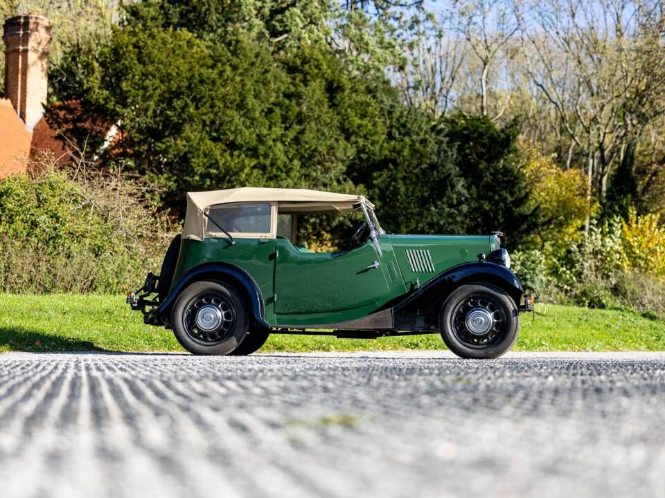 Image 41/50 of Morris Eight (1937)