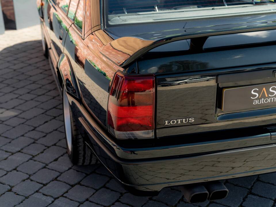 Image 67/75 of Lotus Carlton (1991)