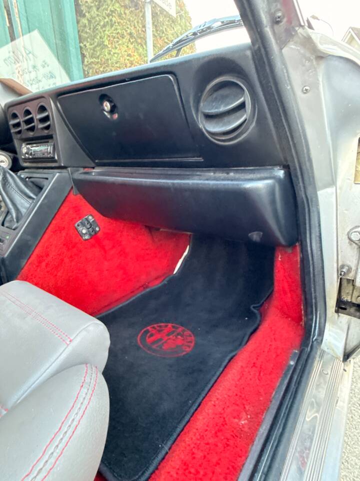 Immagine 38/64 di Alfa Romeo Spider Veloce (1986)