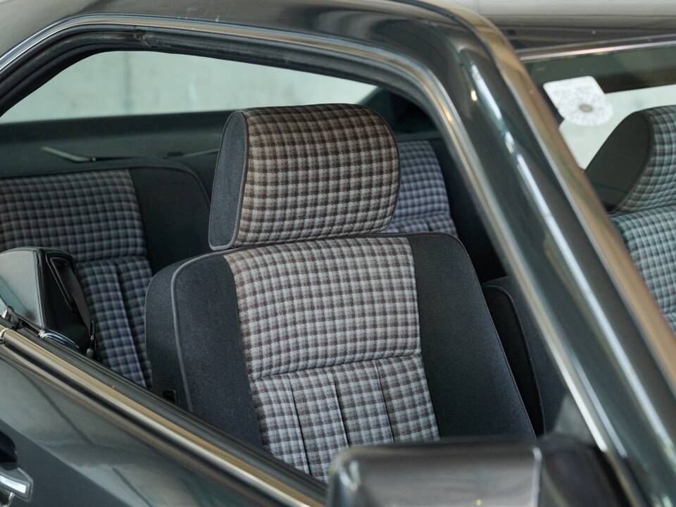 Bild 30/50 von Mercedes-Benz 300 CE (1991)