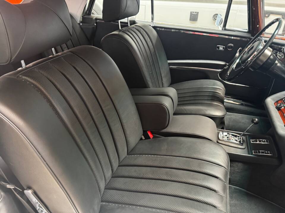Imagen 9/26 de Mercedes-Benz 280 SE (1969)