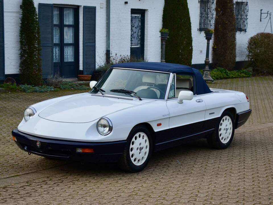 Immagine 5/18 di Alfa Romeo 2.0 Spider (1991)