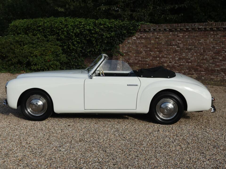 Image 14/50 of SIMCA 8 Sport (1950)