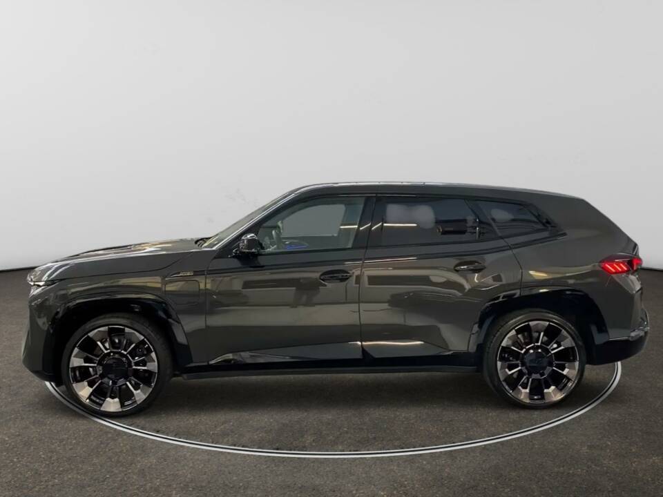 Image 3/12 of BMW XM (2024)