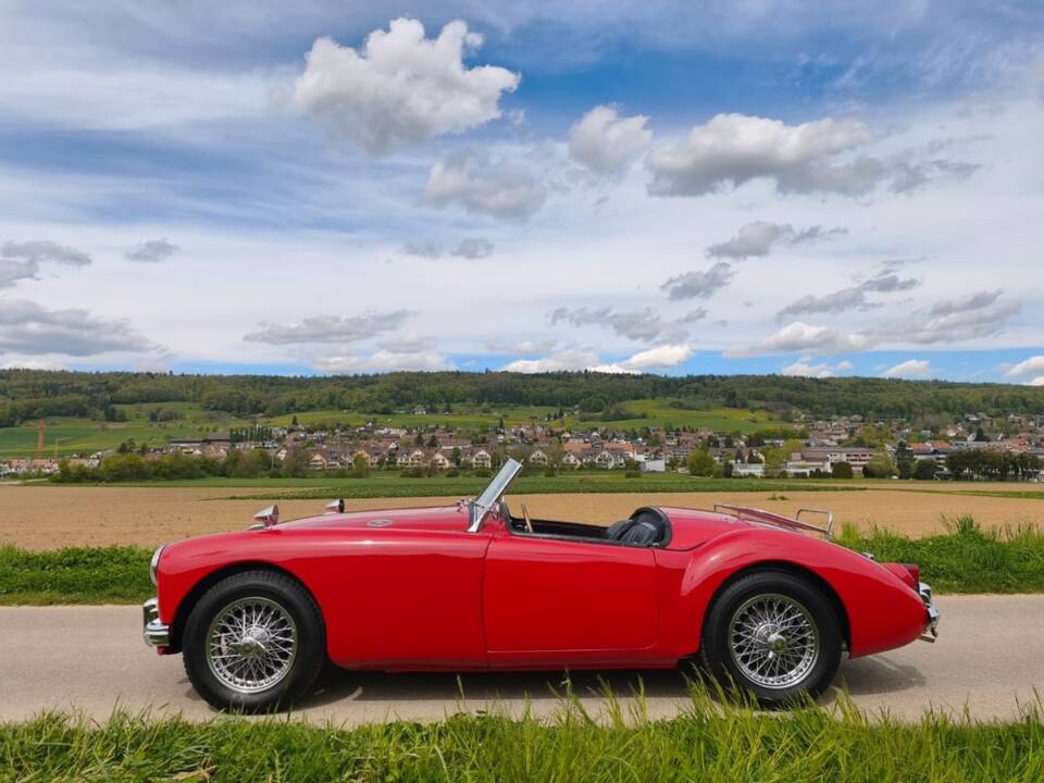 Image 3/24 of MG MGA 1500 (1959)