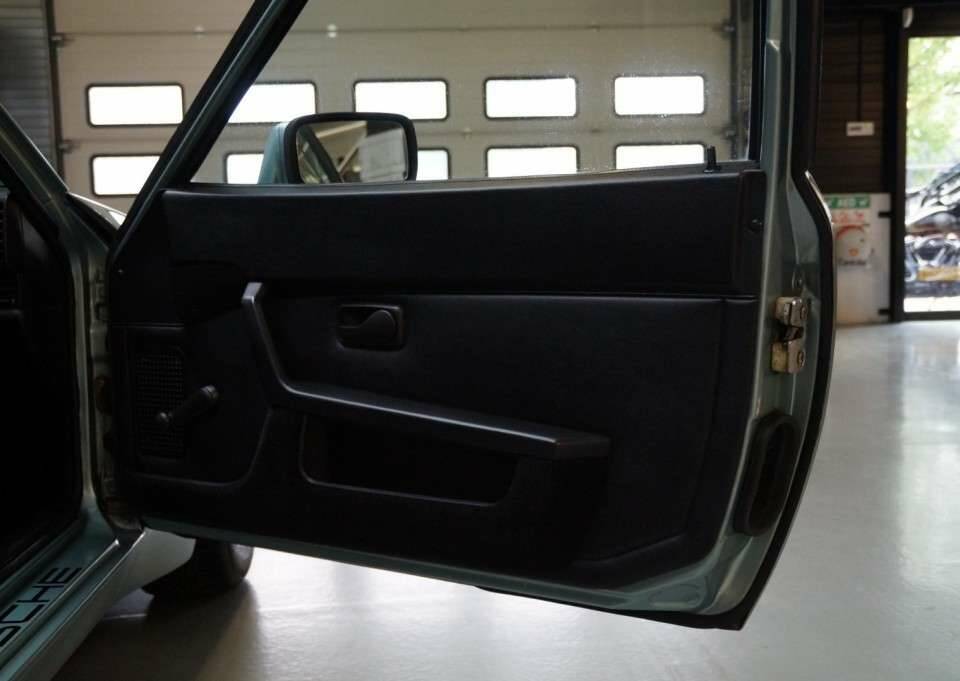 Image 49/50 de Porsche 944 Turbo (1986)
