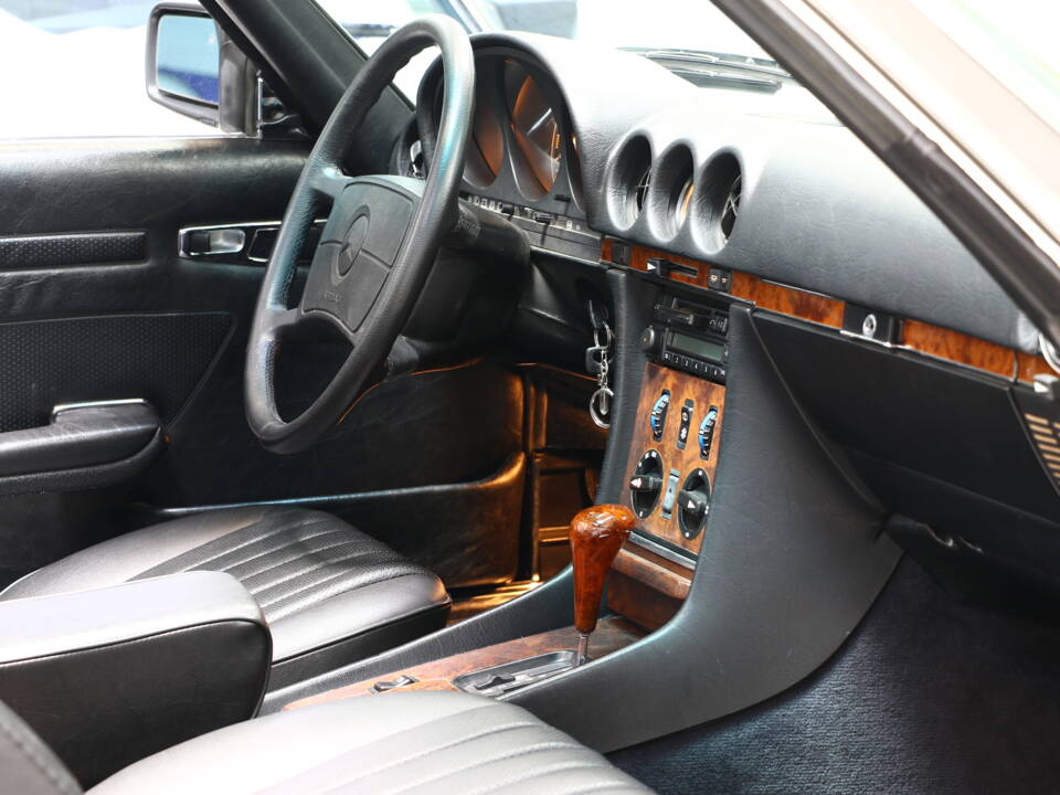 Image 32/37 of Mercedes-Benz 420 SL (1988)