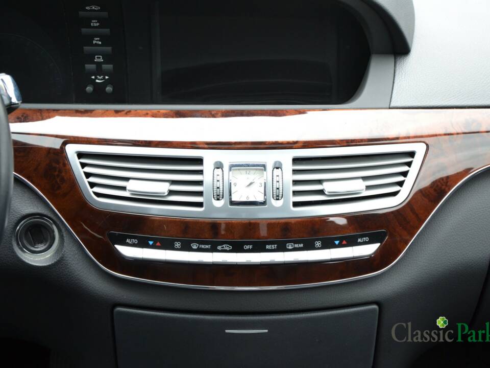 Image 43/50 of Mercedes-Benz S 500 (2006)