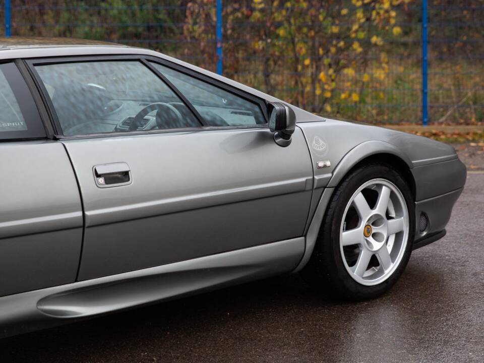 Image 22/50 of Lotus Esprit GT3 (1998)