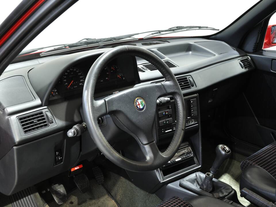 Imagen 16/30 de Alfa Romeo 155  2.0 Q4 4x4 (1992)