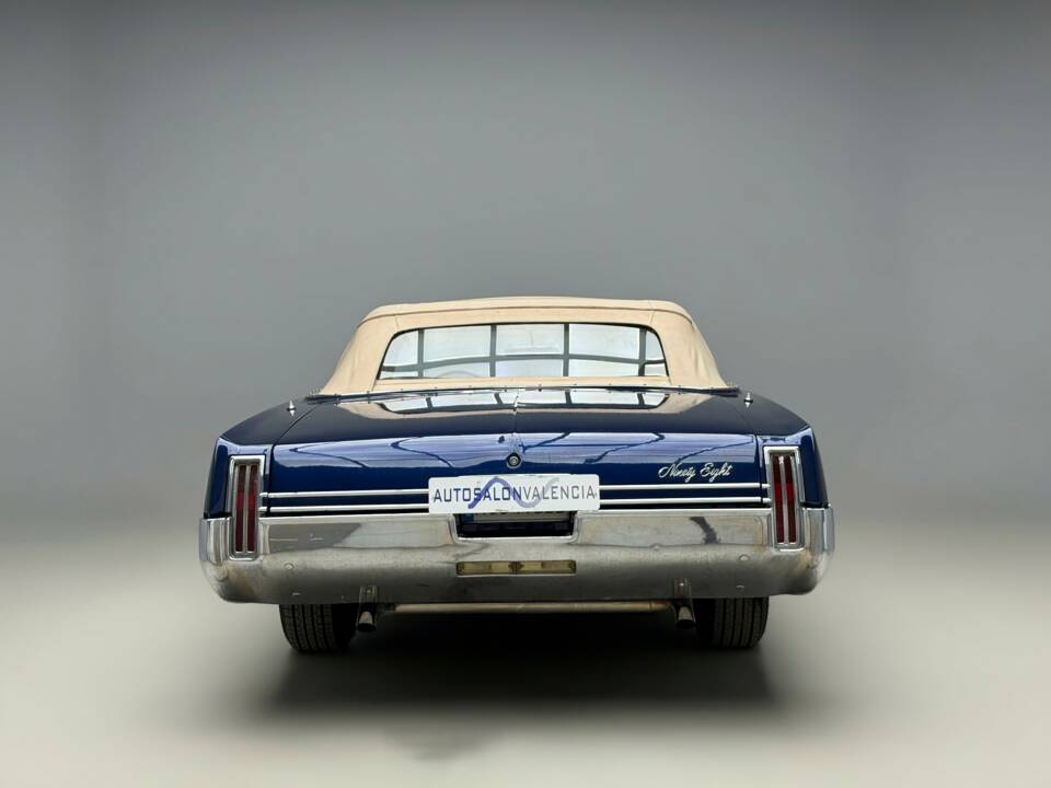 Image 20/23 of Oldsmobile Ninety-Eight (1968)
